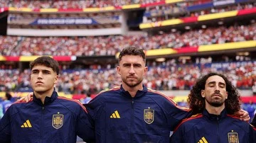 Mantan PM Spanyol Rasis ke Prancis, Pemain La Furia Roja Pasang Badan