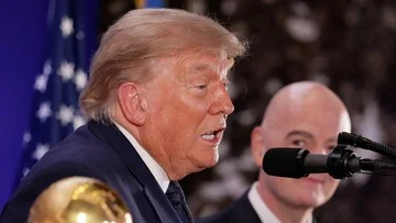Trump Bantah Intervensi FIFA Terkait Kartu Merah Balogun