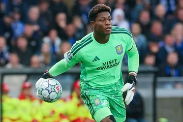 Zion Suzuki Cetak Sejarah, Jadi Kiper Jepang Pertama di EPL dan UCL